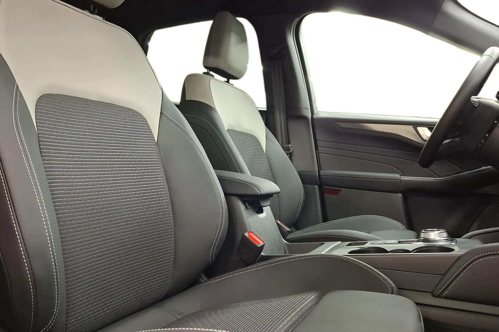 Ford Kuga YMR-855 carousel image