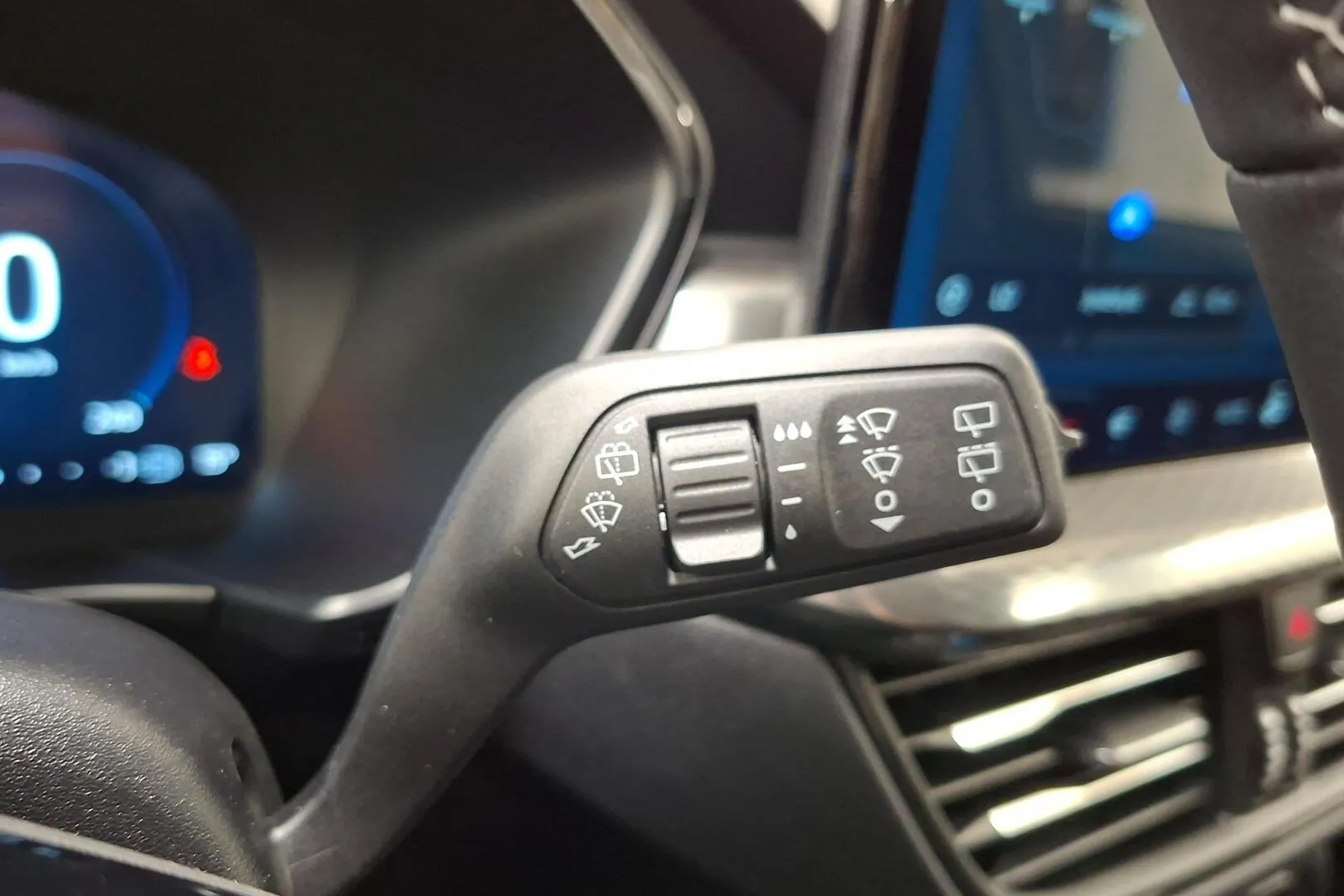 Ford Kuga YMR-855 carousel image