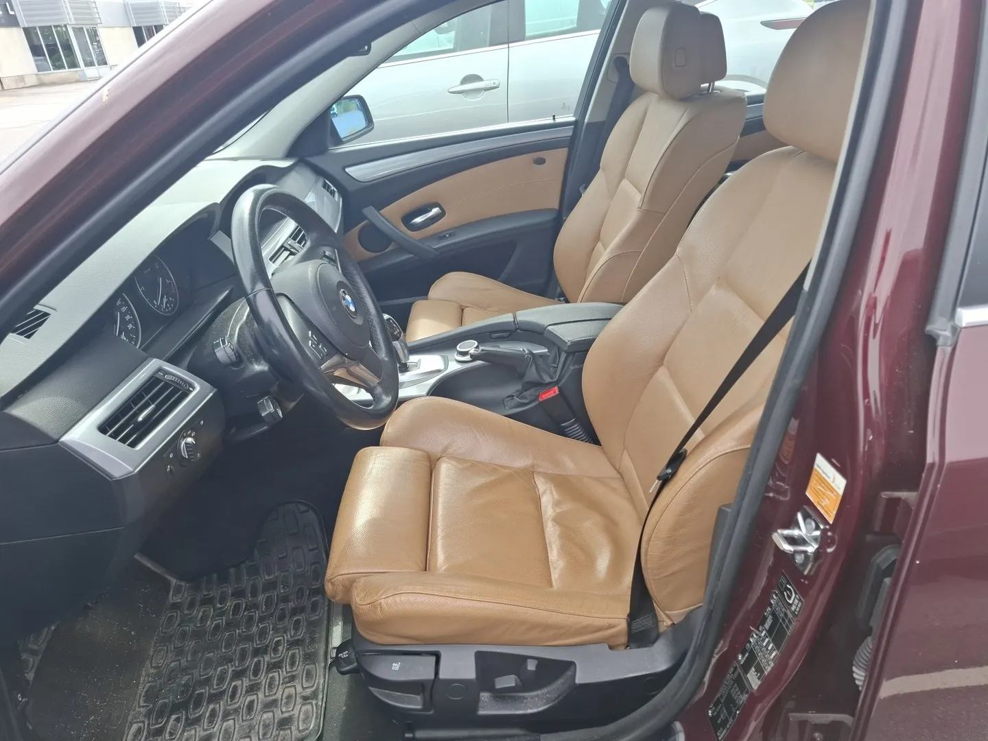 BMW 520 CGZ-144 carousel image