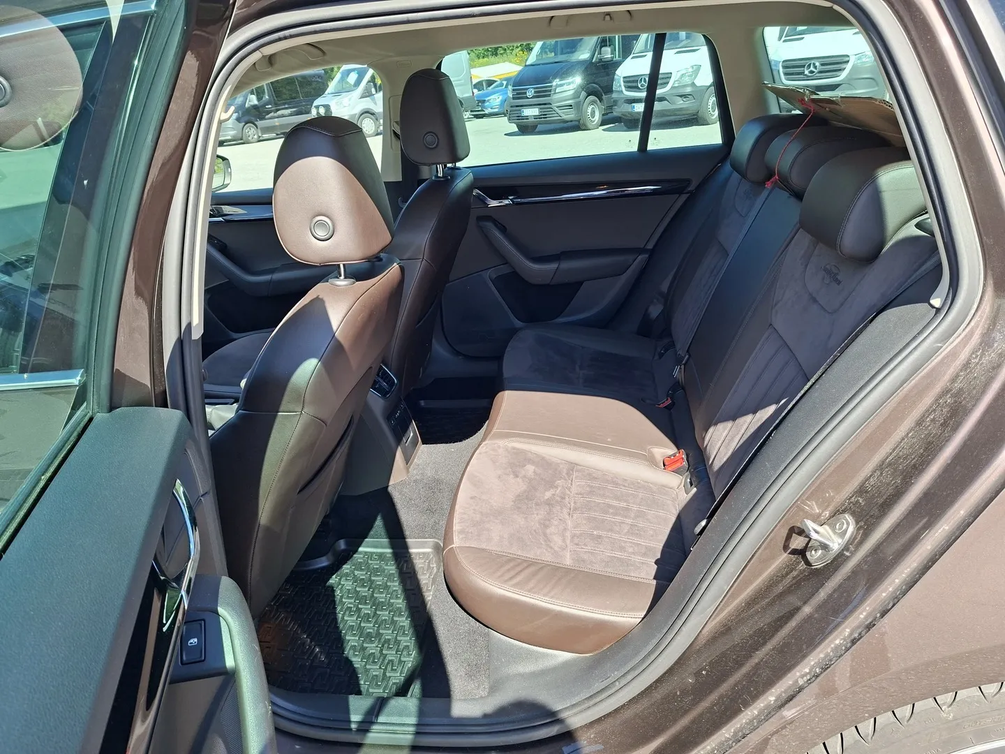 Skoda Octavia XOC-708 carousel image