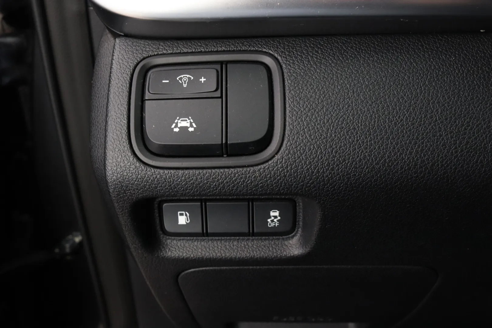 Kia Optima ZOH-892 carousel image