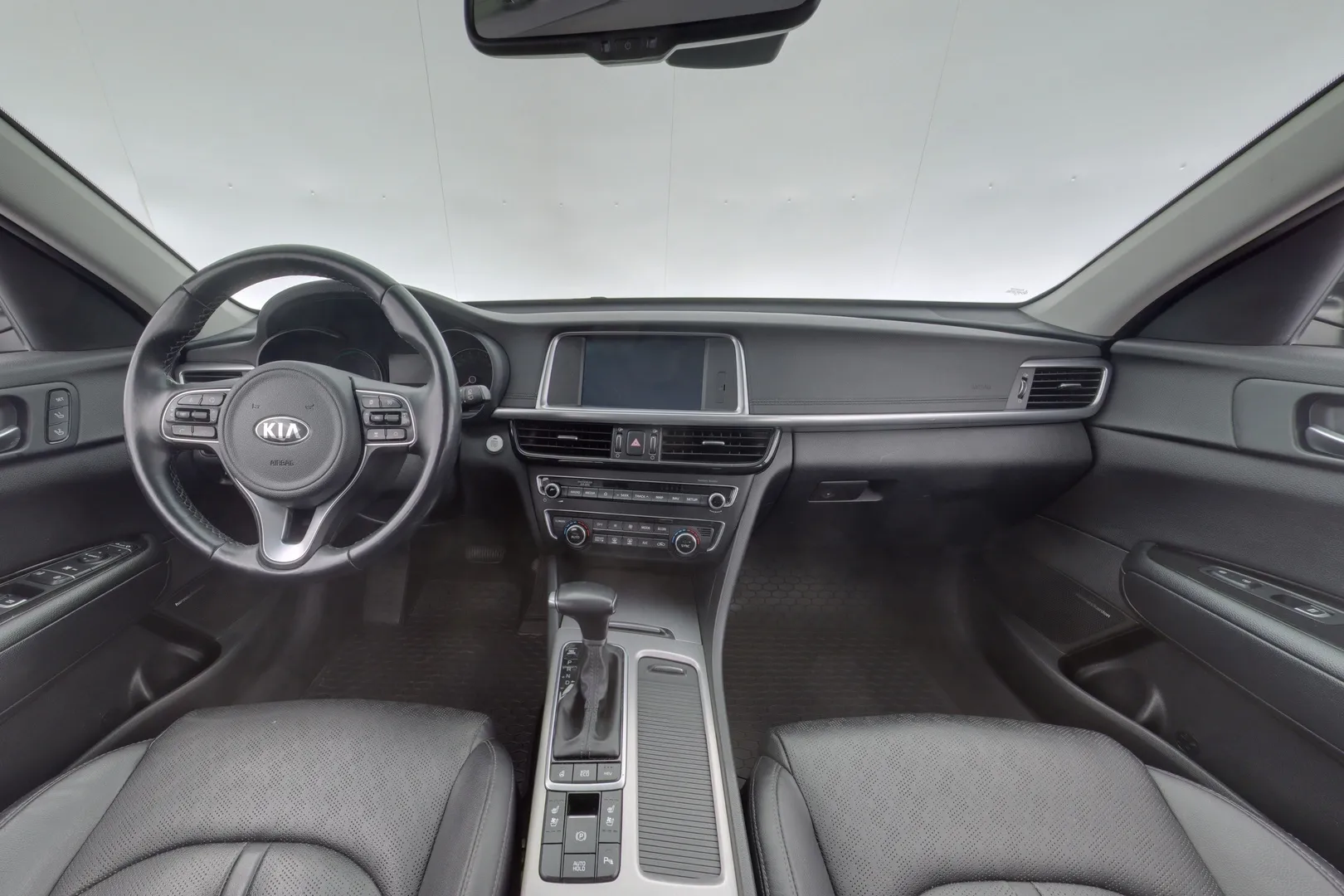 Kia Optima ZOH-892 carousel image