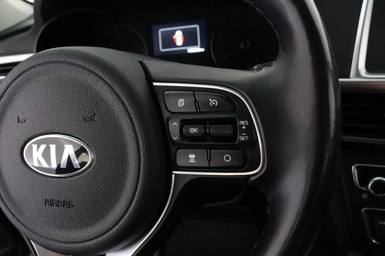 Kia Optima ZOH-892 carousel image