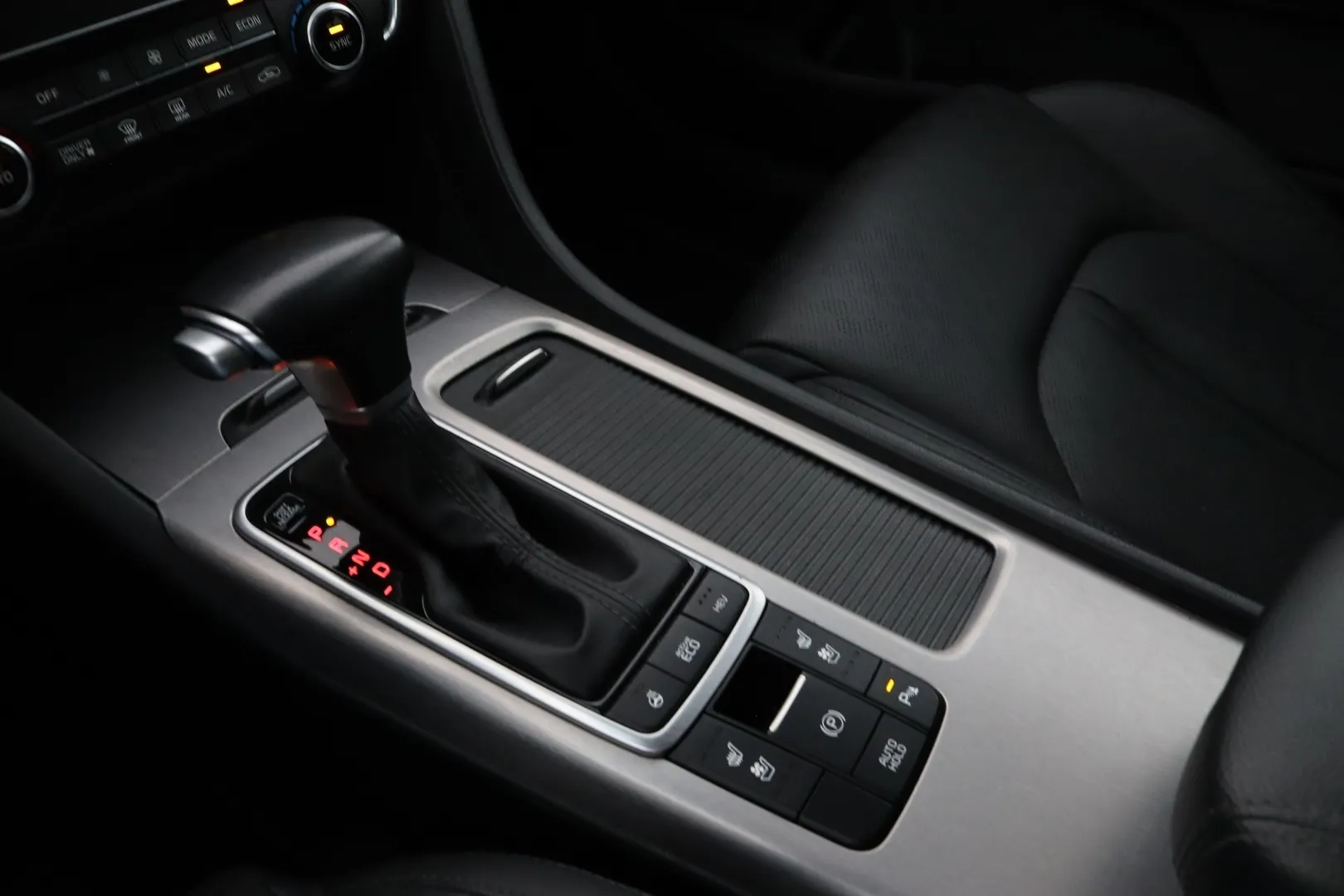 Kia Optima ZOH-892 carousel image