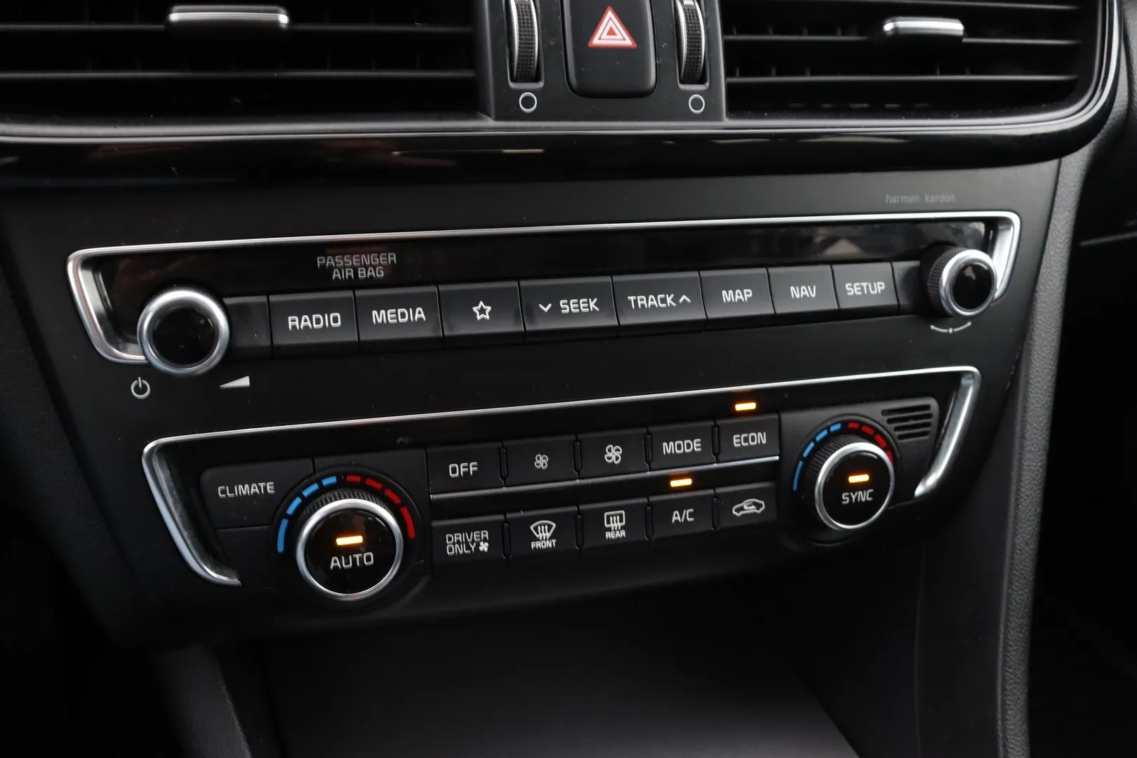 Kia Optima ZOH-892 carousel image