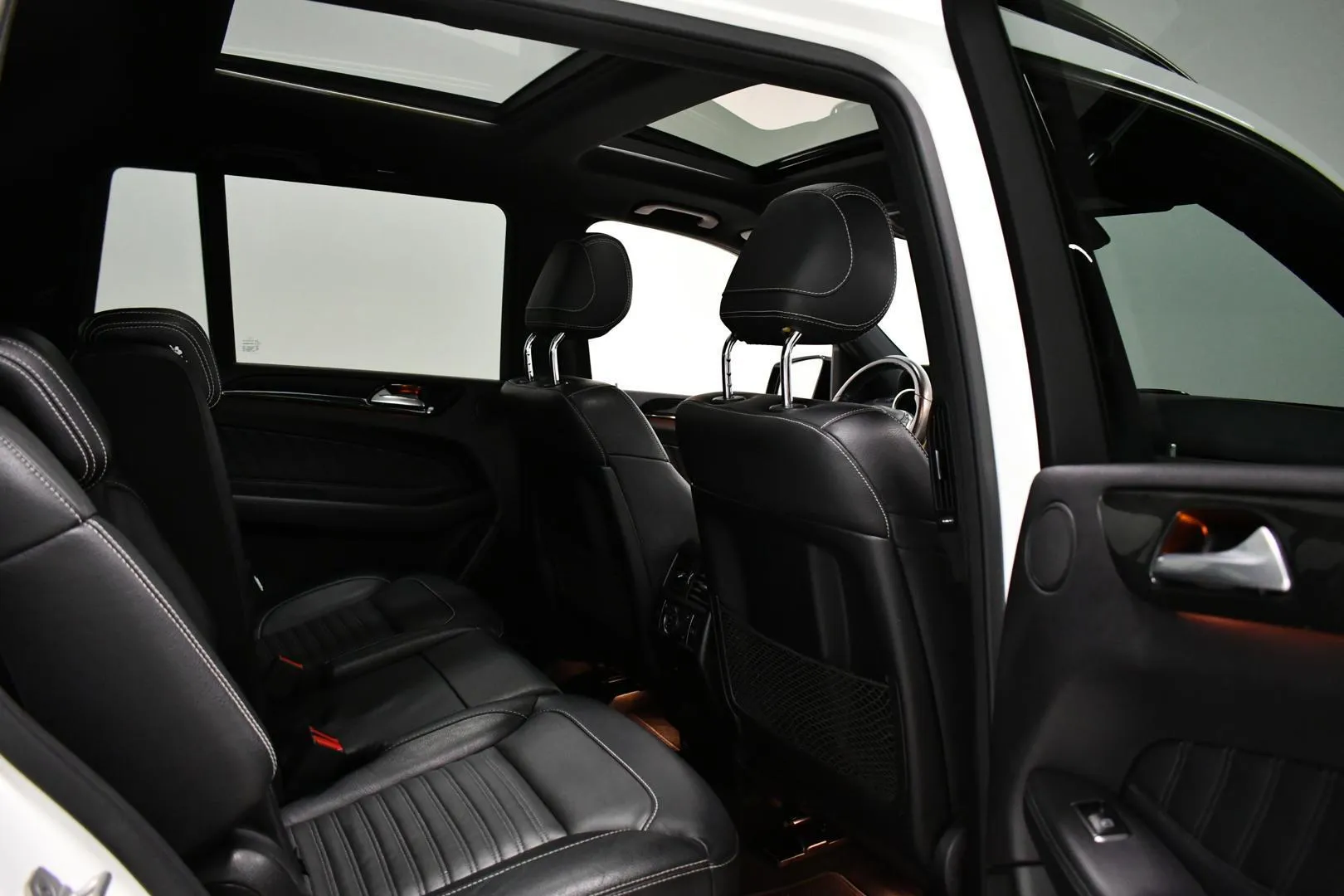 Mercedes-Benz GLS FOZ-449 carousel image