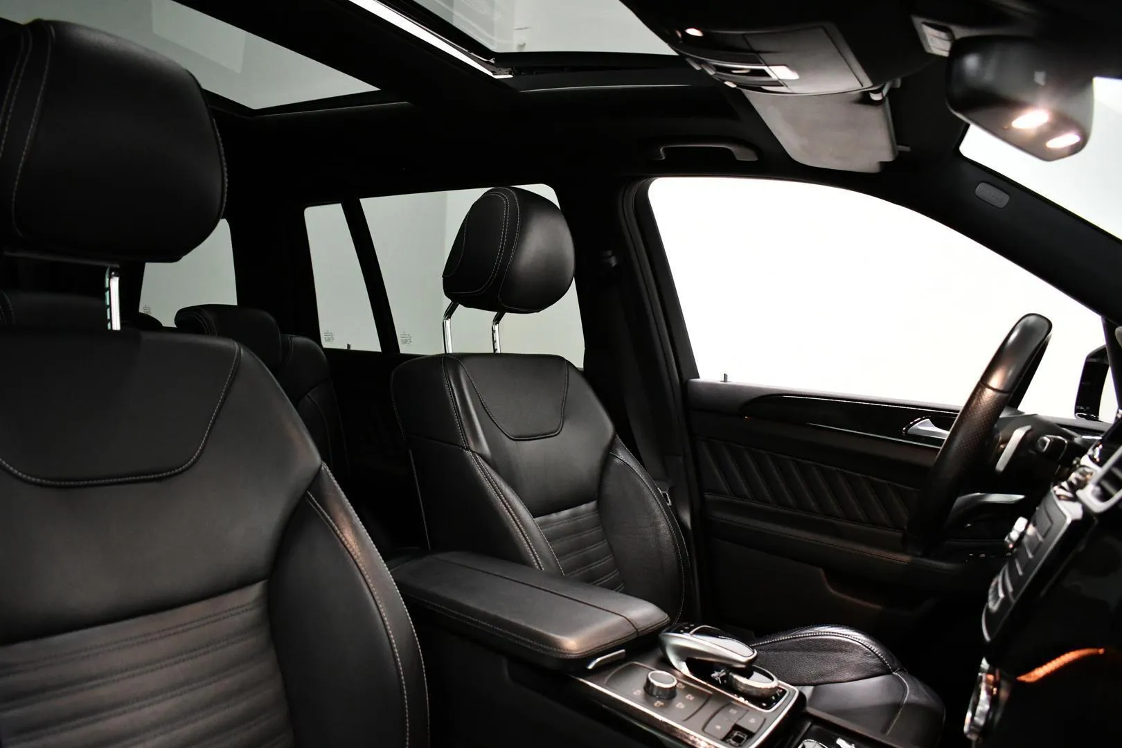 Mercedes-Benz GLS FOZ-449 carousel image