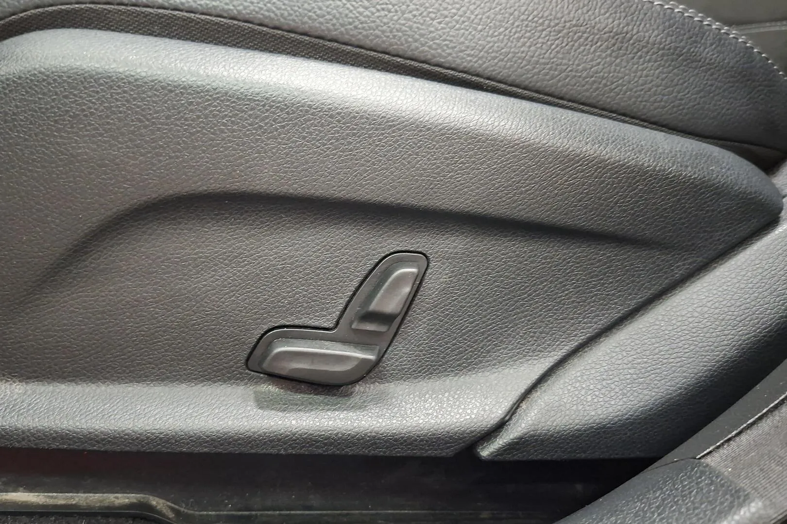 Mercedes-Benz GLC RVV-747 carousel image