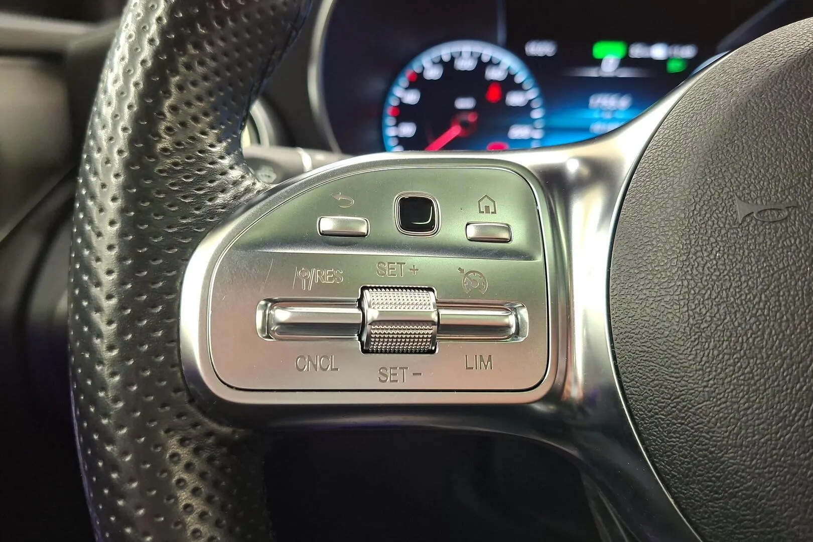 Mercedes-Benz GLC RVV-747 carousel image