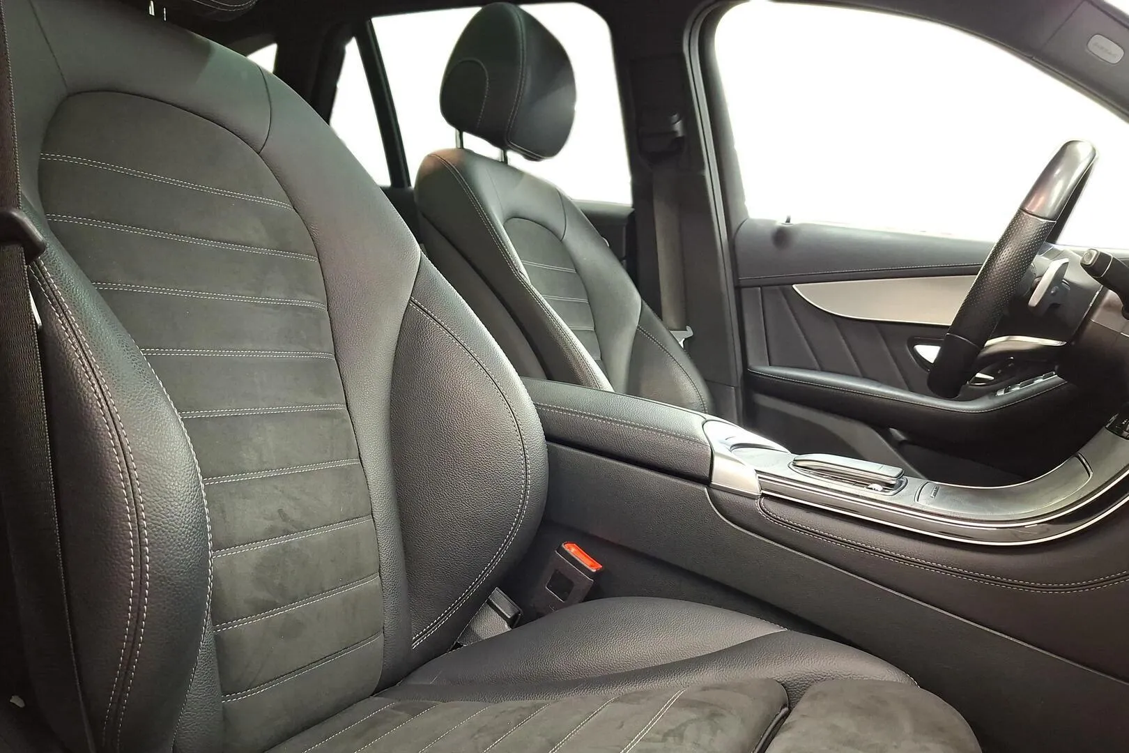 Mercedes-Benz GLC RVV-747 carousel image