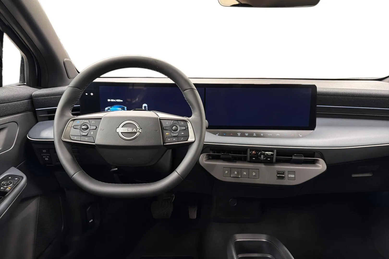 Nissan Leaf MSN-830 carousel image