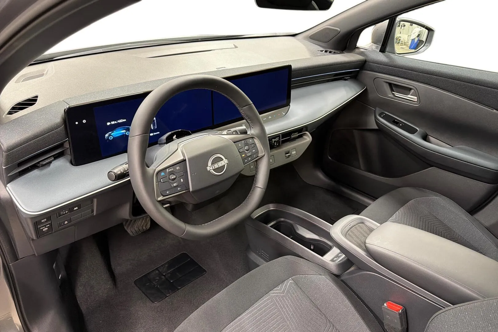 Nissan Leaf MSN-830 carousel image