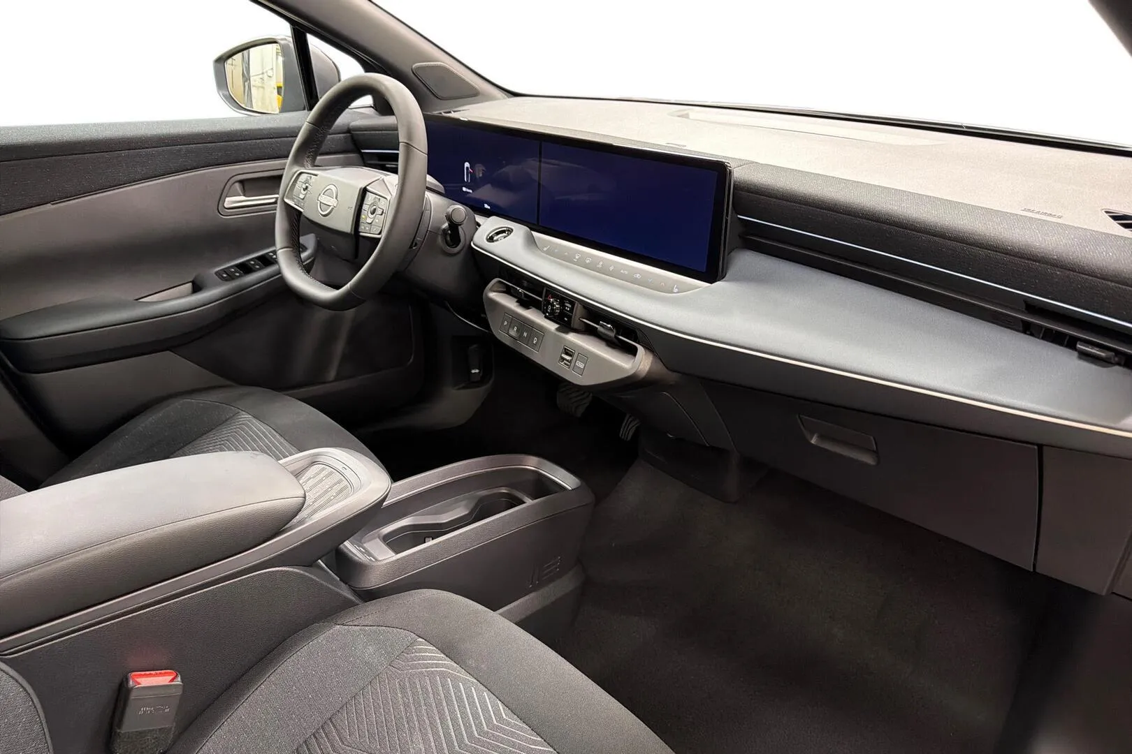 Nissan Leaf MSN-830 carousel image