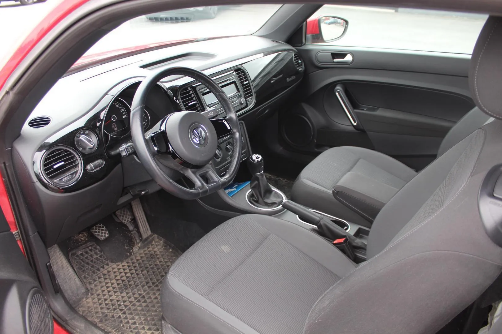 Volkswagen Beetle UOG-834 carousel image