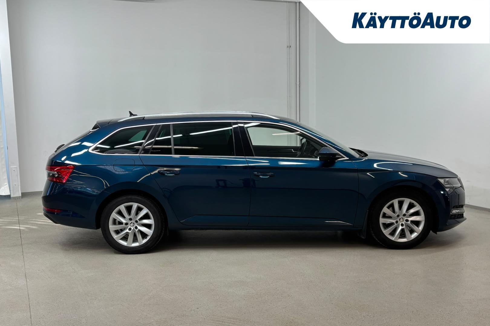 Skoda Superb 2022, photo 6/29