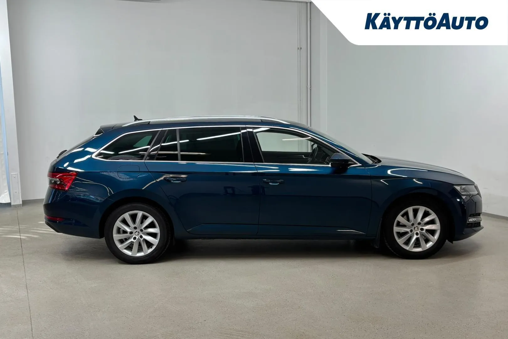 Skoda Superb ZOR-195 carousel image