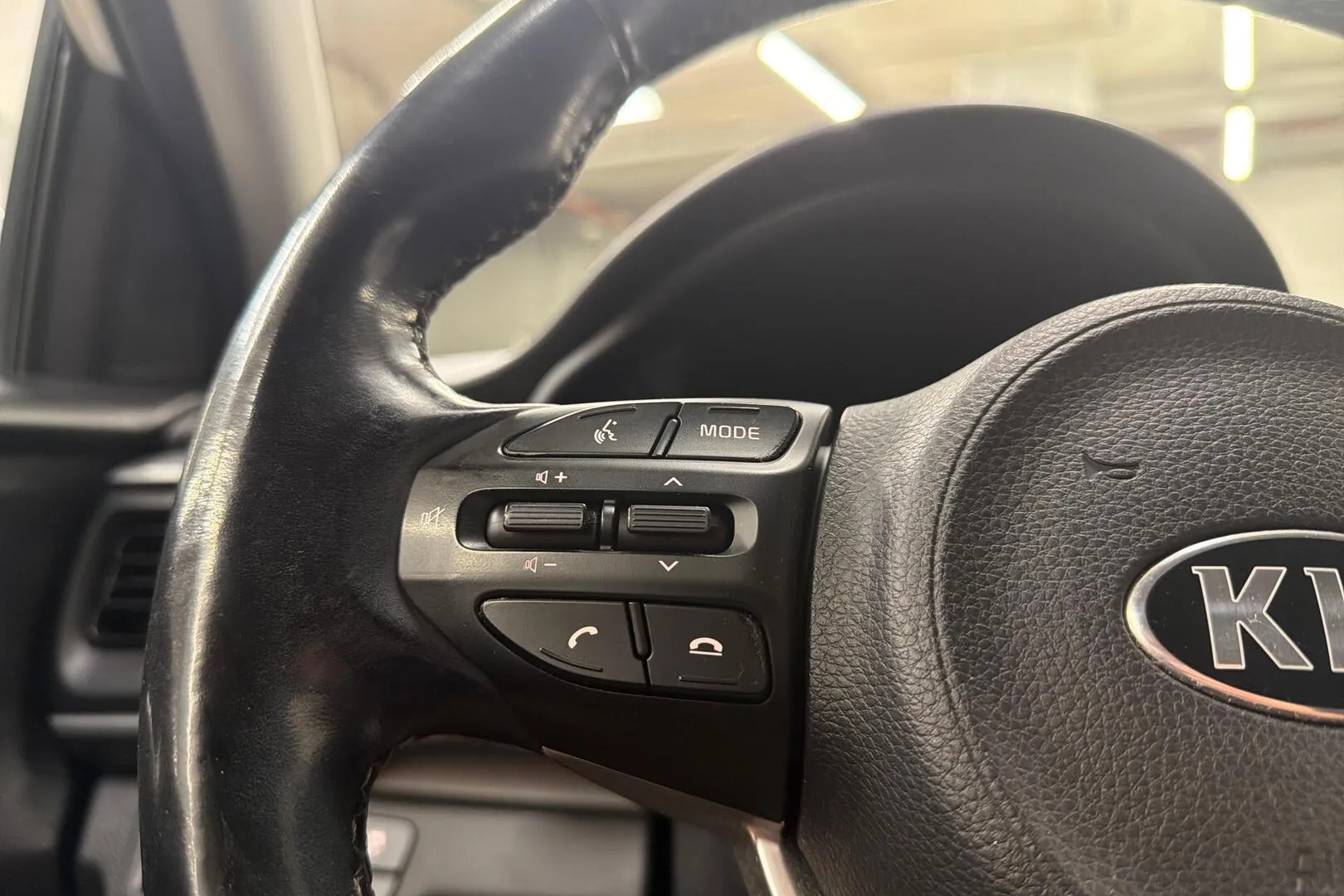 Kia Stonic KTZ-424 carousel image