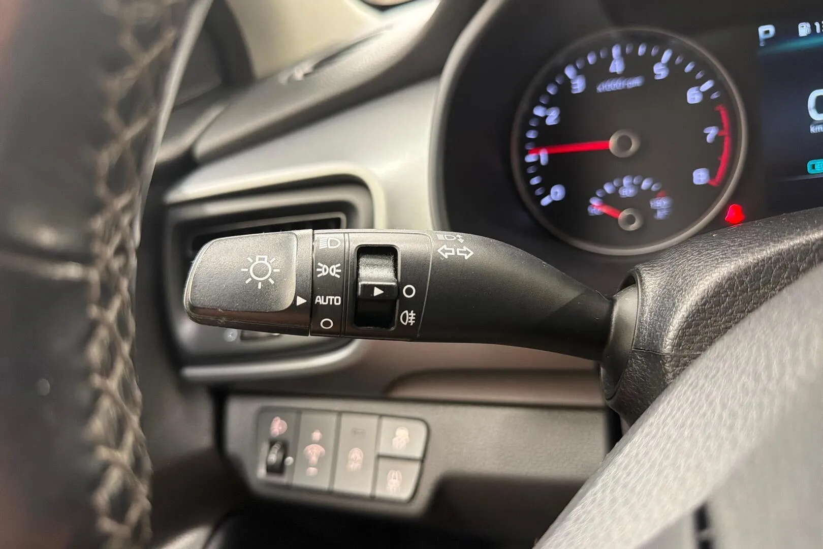 Kia Stonic KTZ-424 carousel image