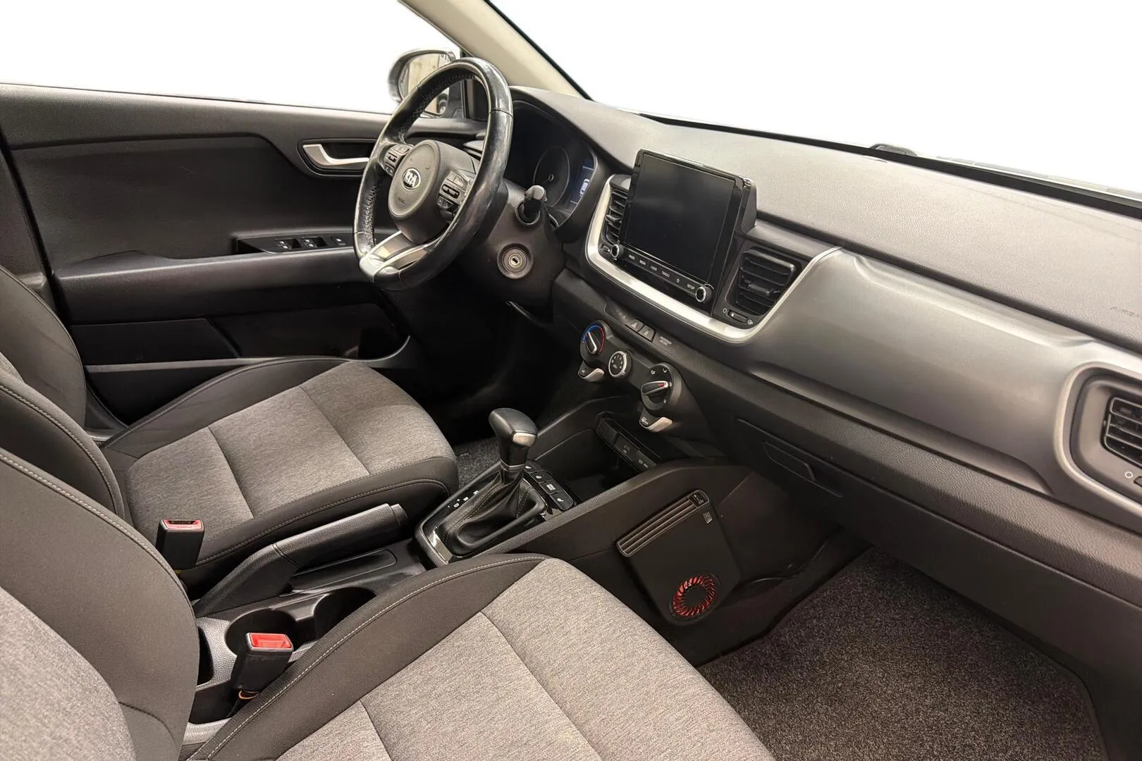 Kia Stonic KTZ-424 carousel image