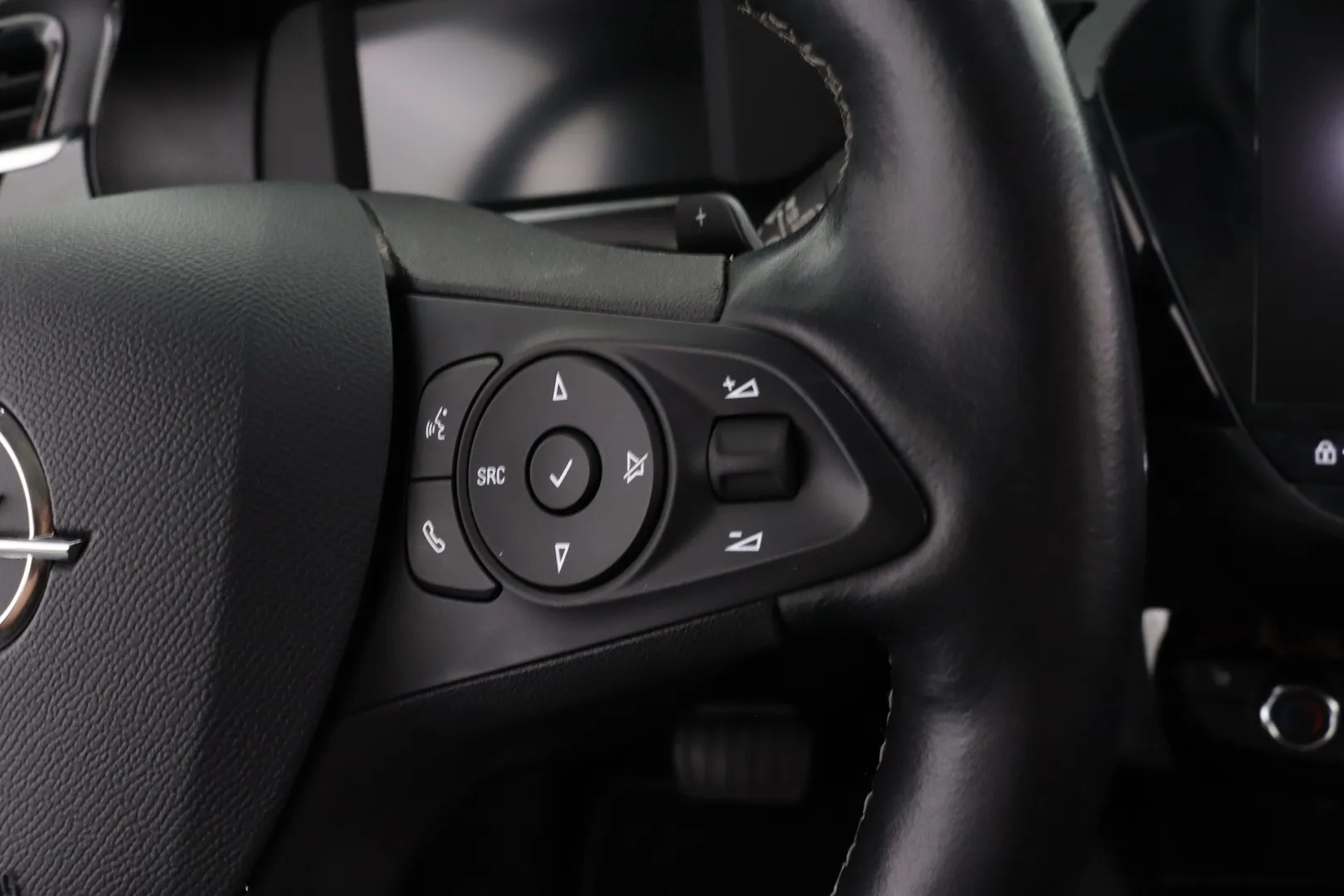 Opel Corsa JLV-694 carousel image