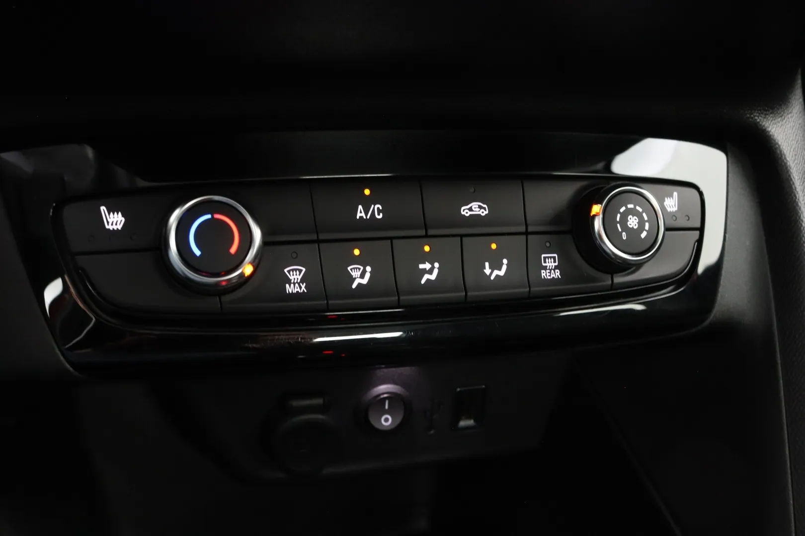 Opel Corsa JLV-694 carousel image