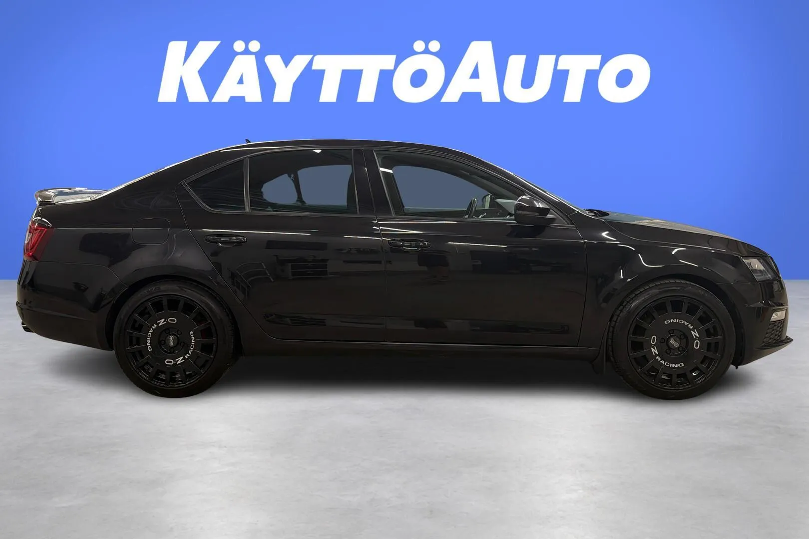 Skoda Octavia UZY-185 carousel image