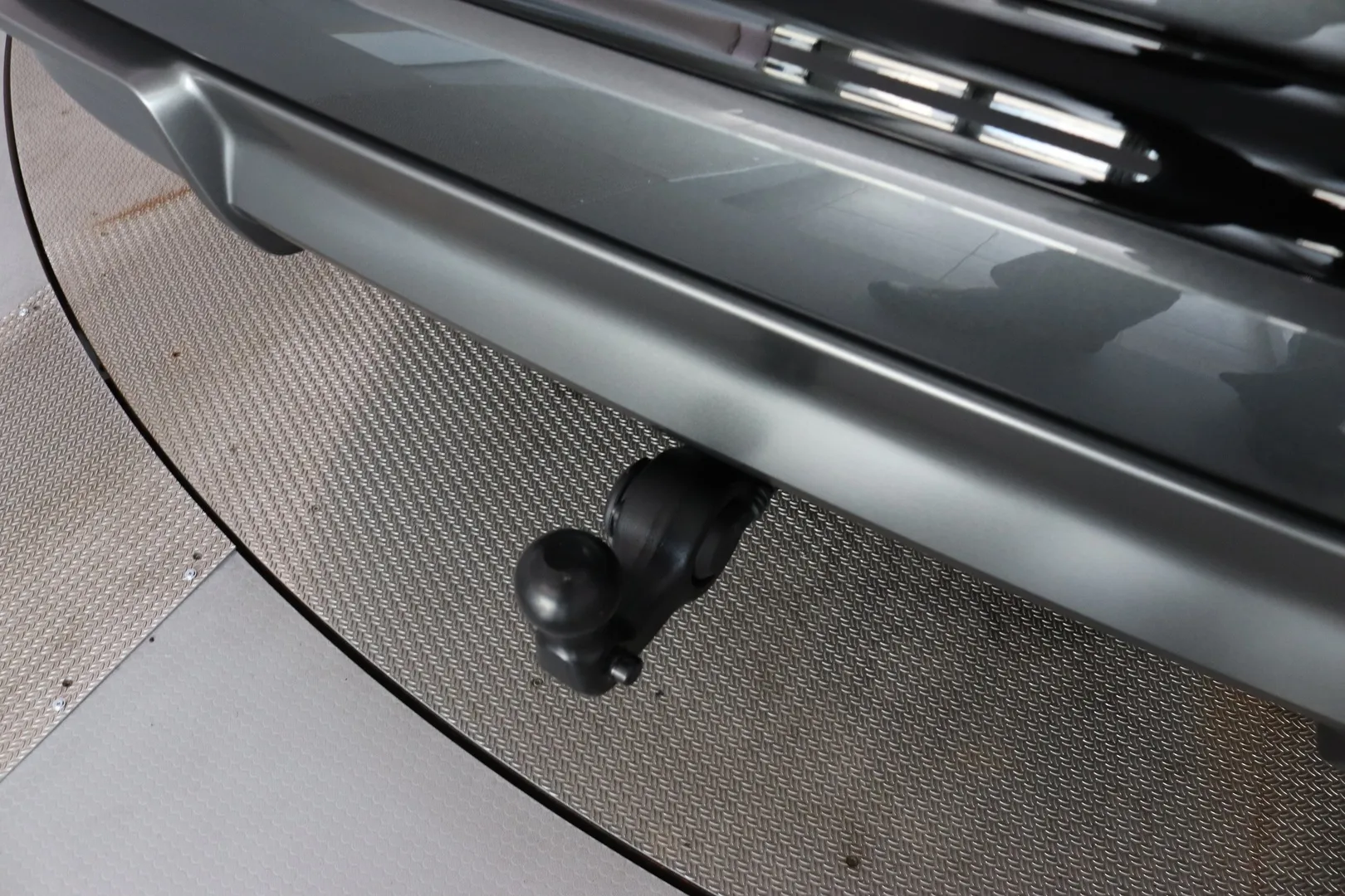 Audi Q6 e-tron KYT-905 carousel image