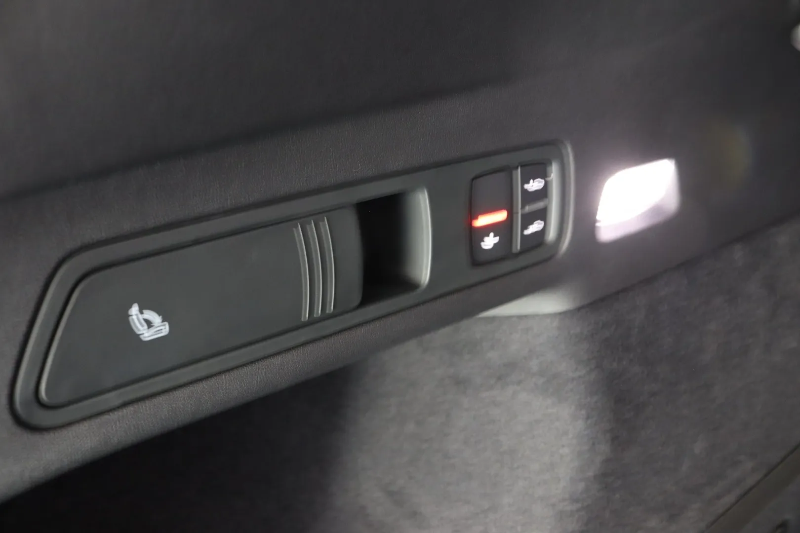 Audi Q6 e-tron KYT-905 carousel image