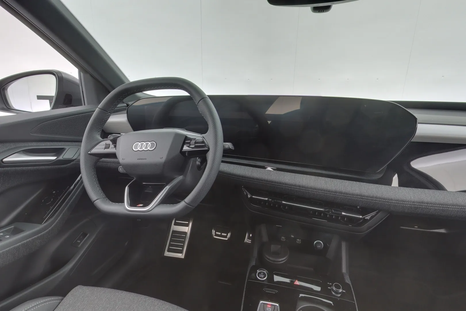 Audi Q6 e-tron KYT-905 carousel image