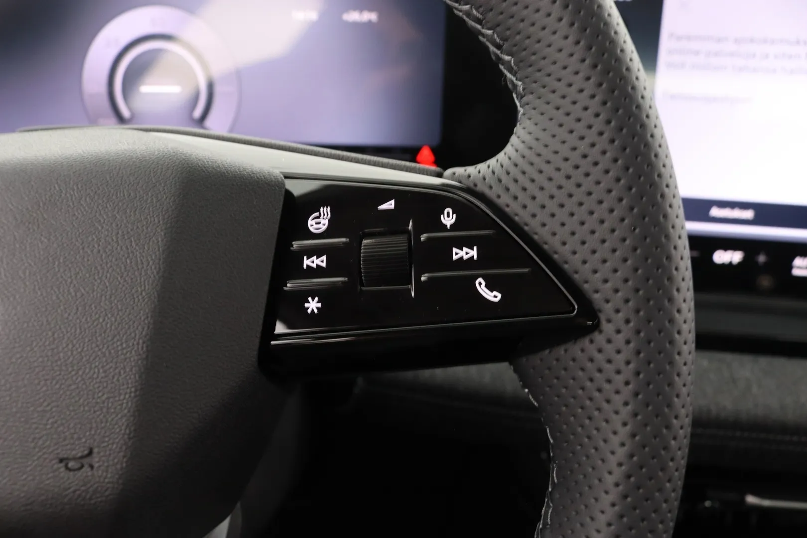 Audi Q6 e-tron KYT-905 carousel image