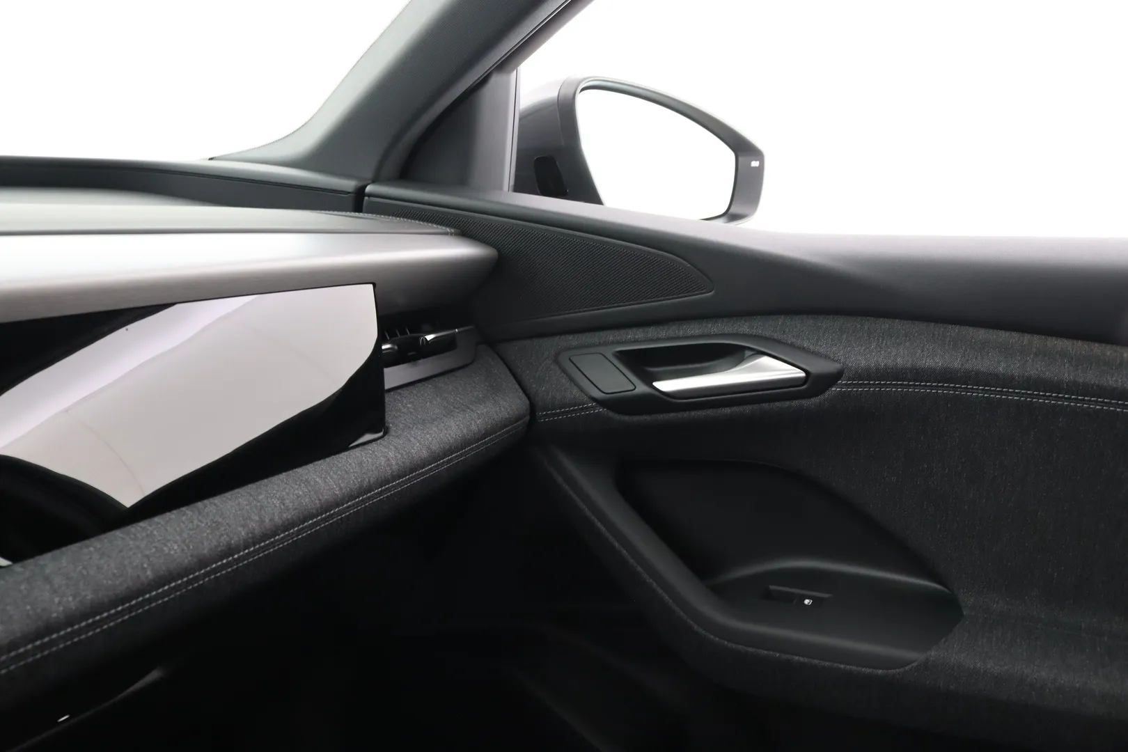 Audi Q6 e-tron KYT-905 carousel image