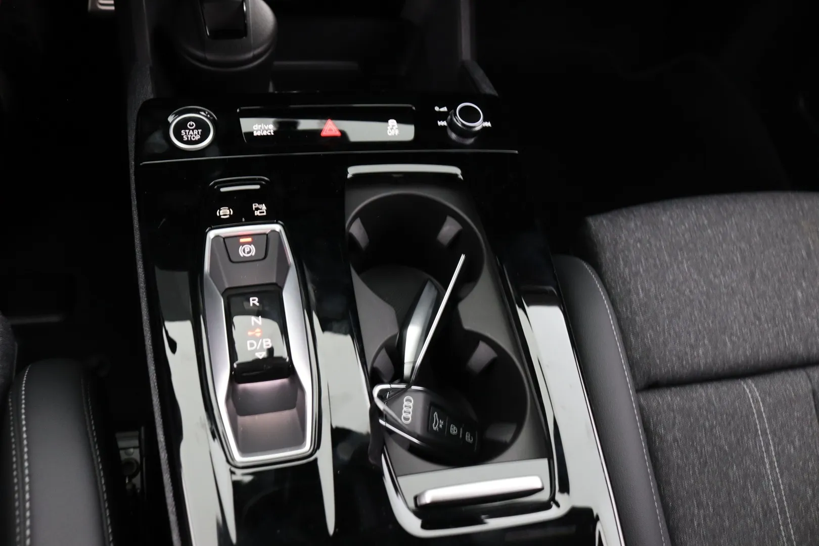 Audi Q6 e-tron KYT-905 carousel image