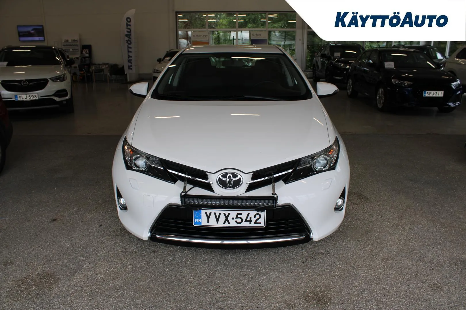 Toyota Auris YVX-542 carousel image