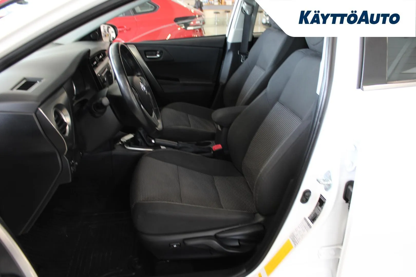 Toyota Auris YVX-542 carousel image