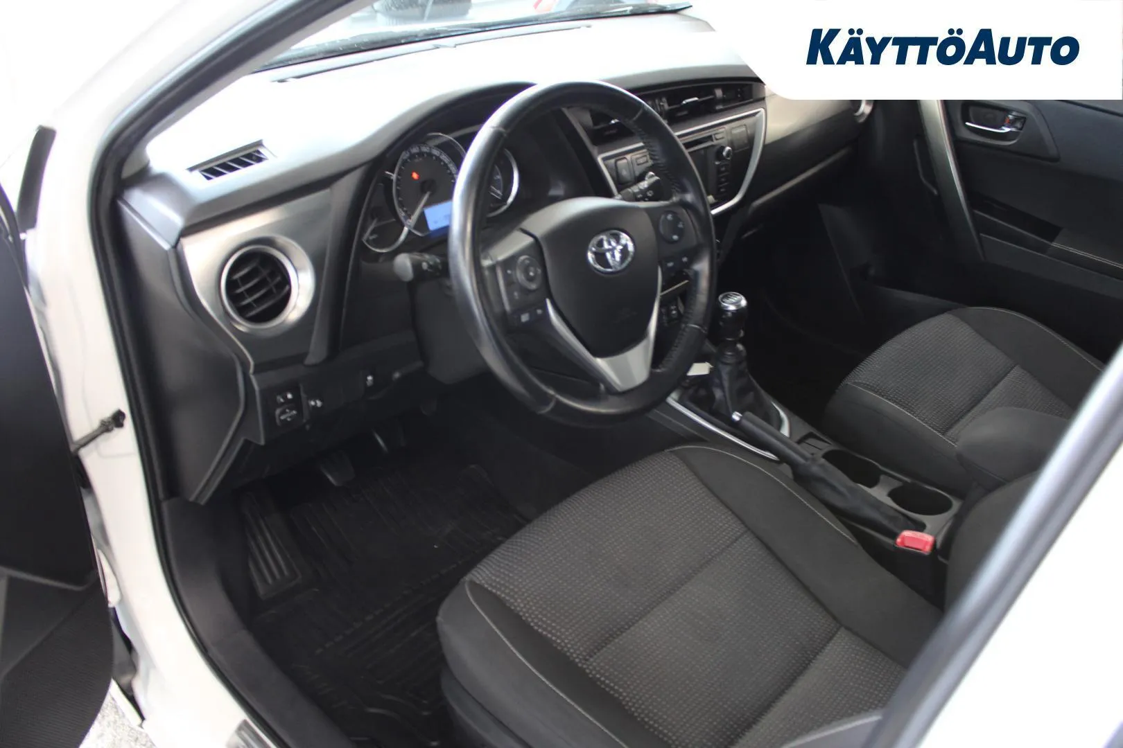 Toyota Auris YVX-542 carousel image