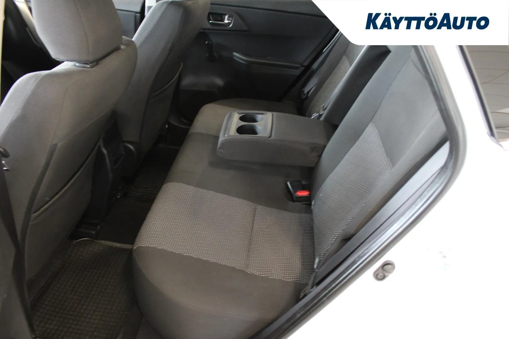 Toyota Auris YVX-542 carousel image
