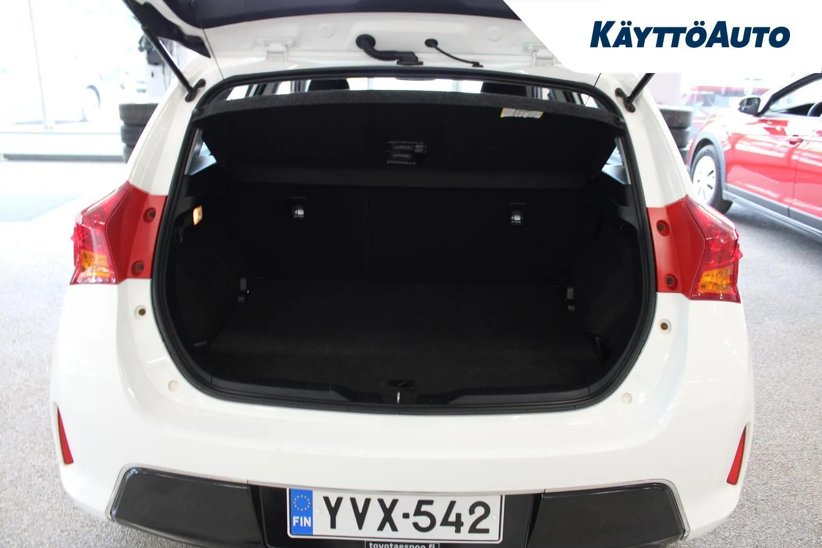 Toyota Auris YVX-542 carousel image