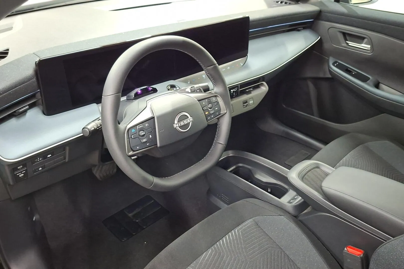 Nissan Leaf MSN-823 carousel image