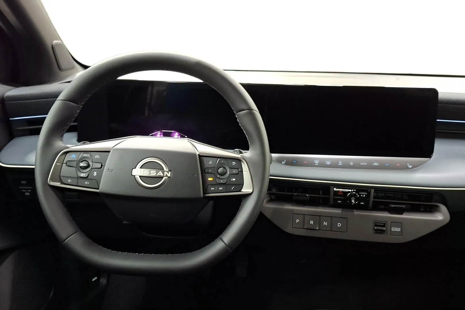 Nissan Leaf MSN-823 carousel image