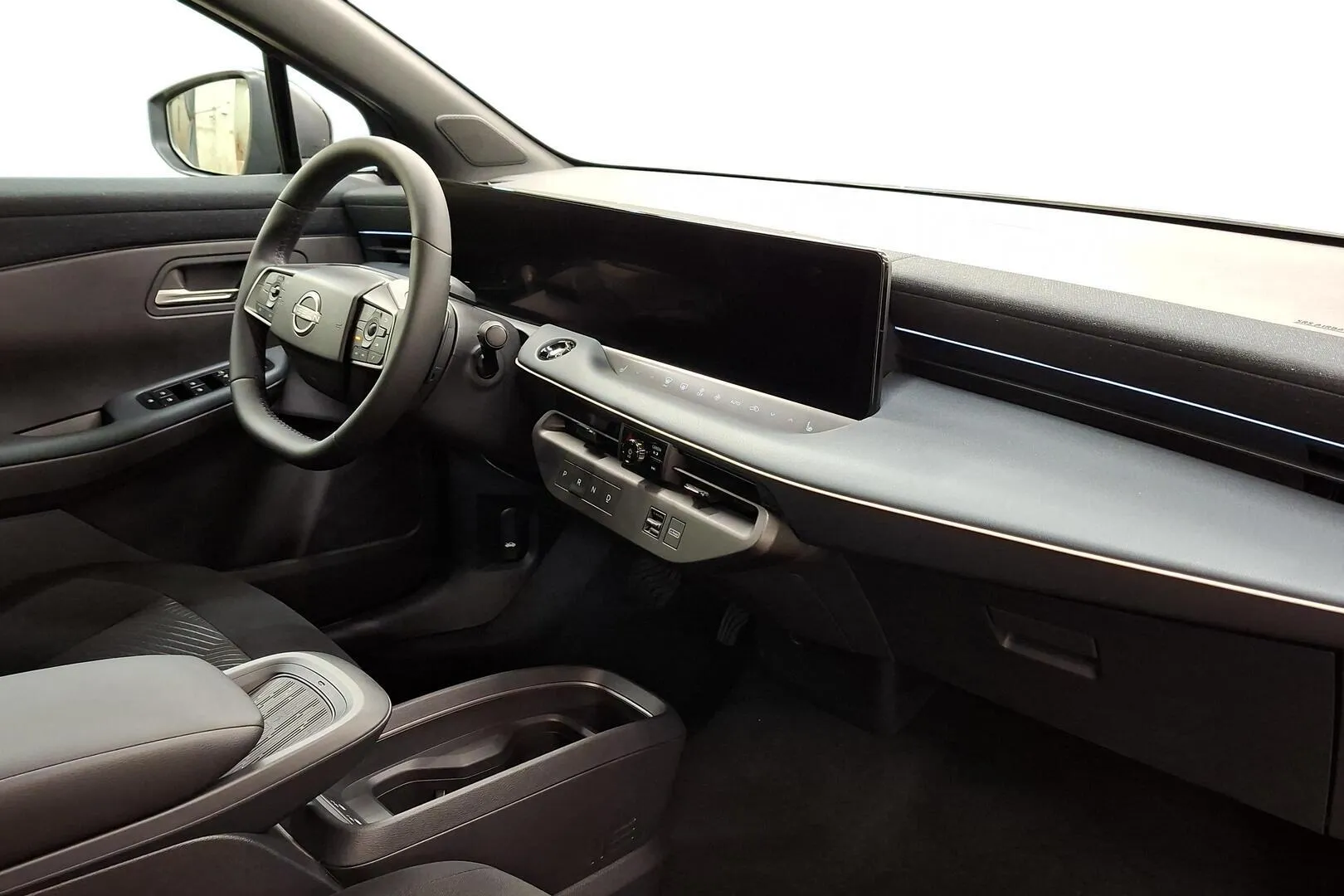 Nissan Leaf MSN-823 carousel image