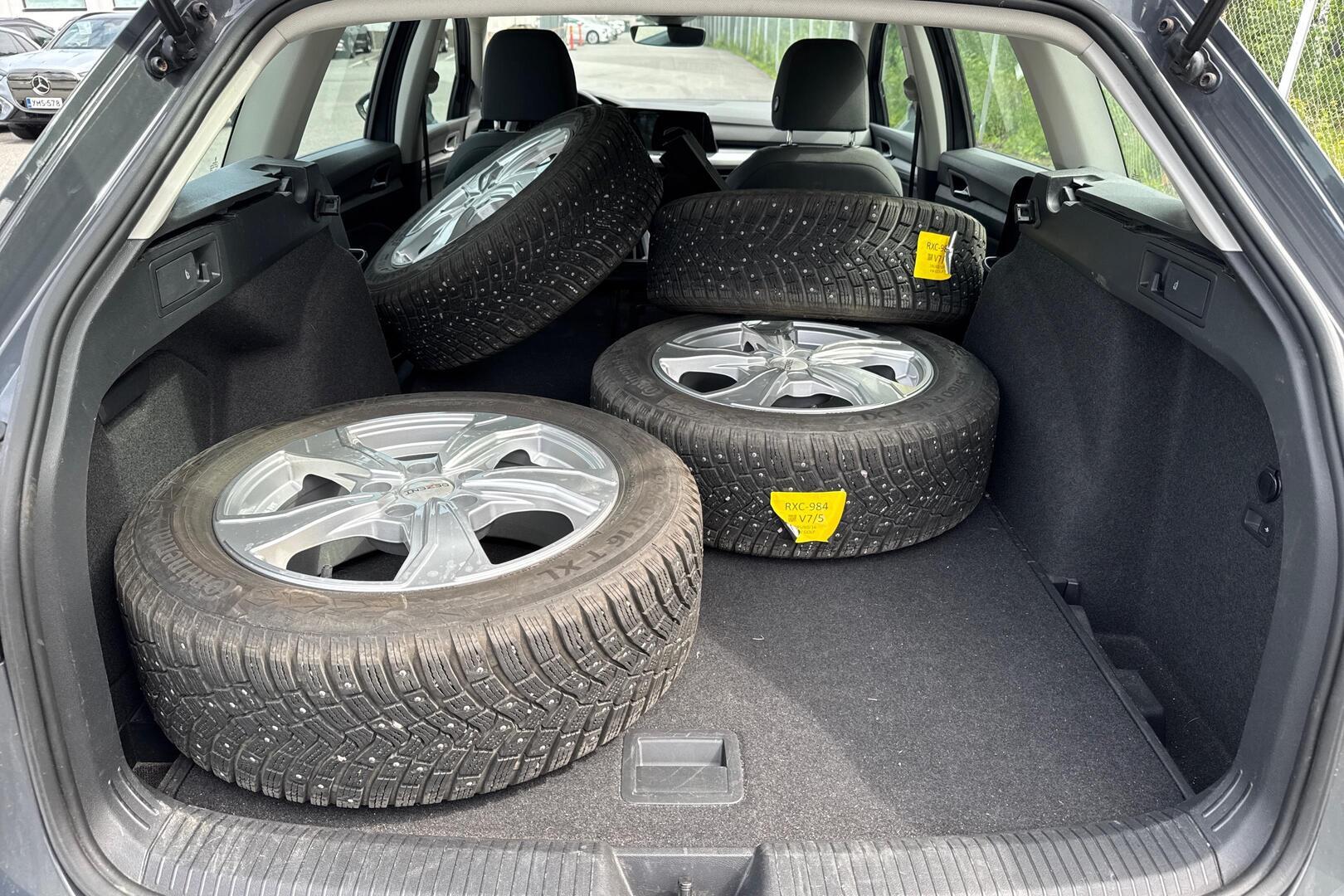 Volkswagen Golf 2022, photo 6/6