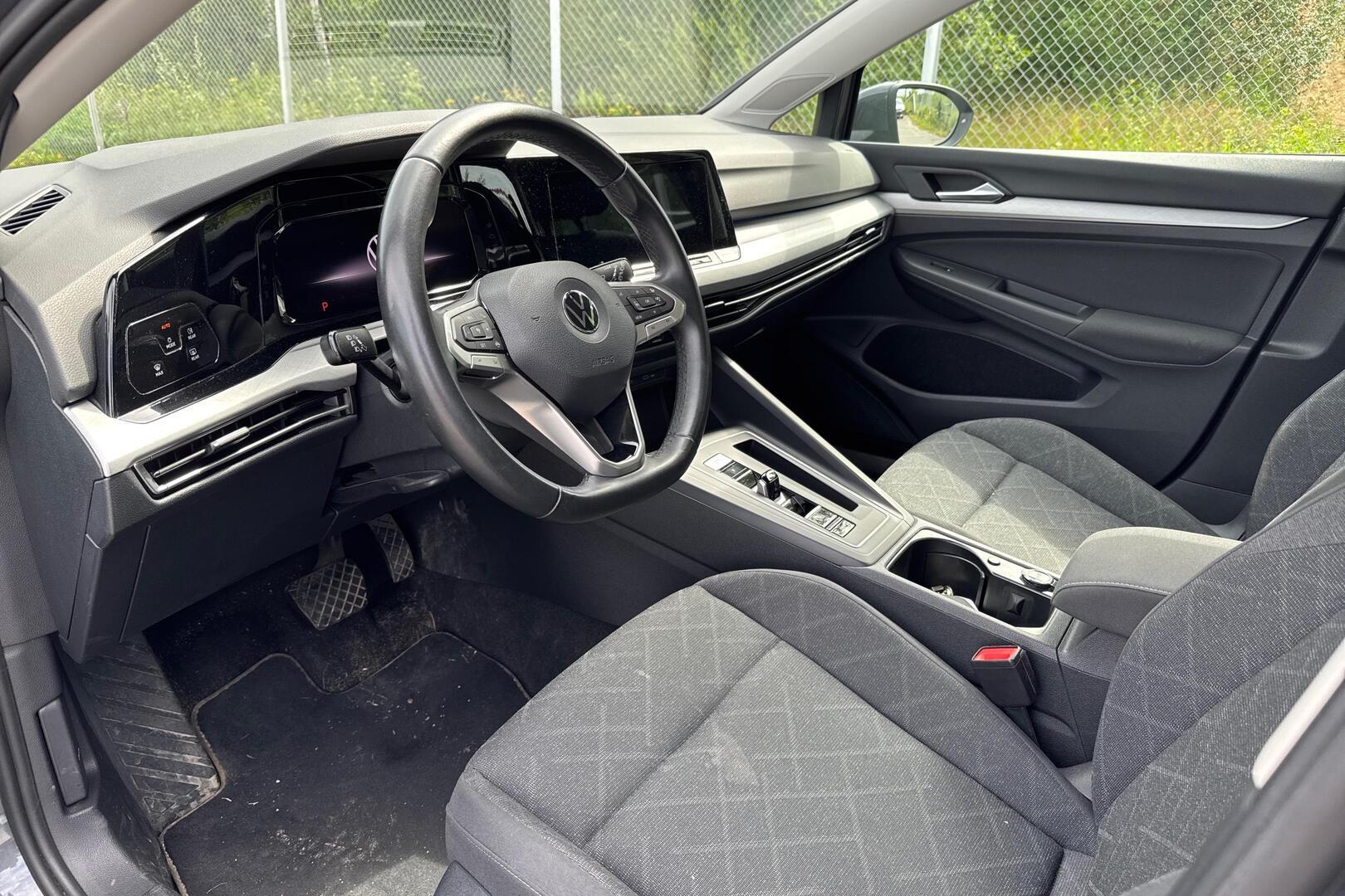 Volkswagen Golf 2022, photo 5/6