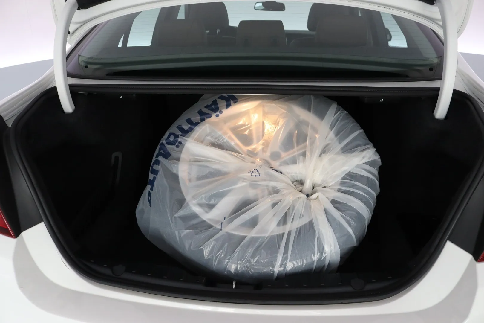 BMW 520 ILT-562 carousel image
