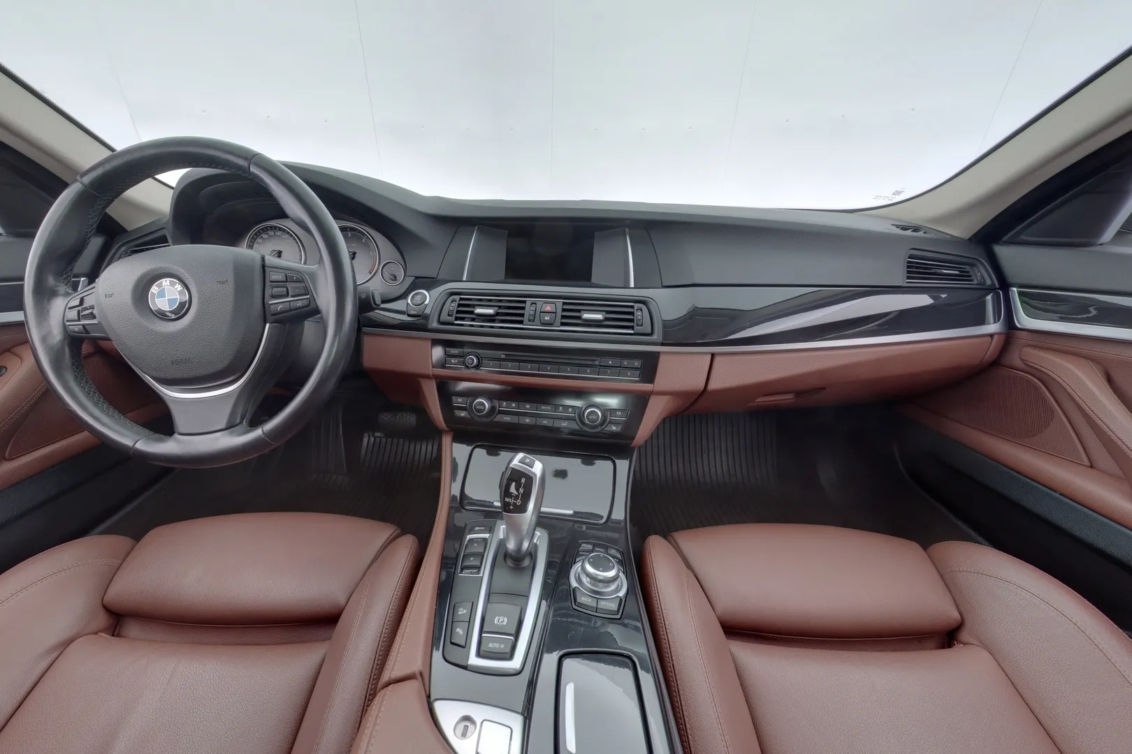 BMW 520 ILT-562 carousel image