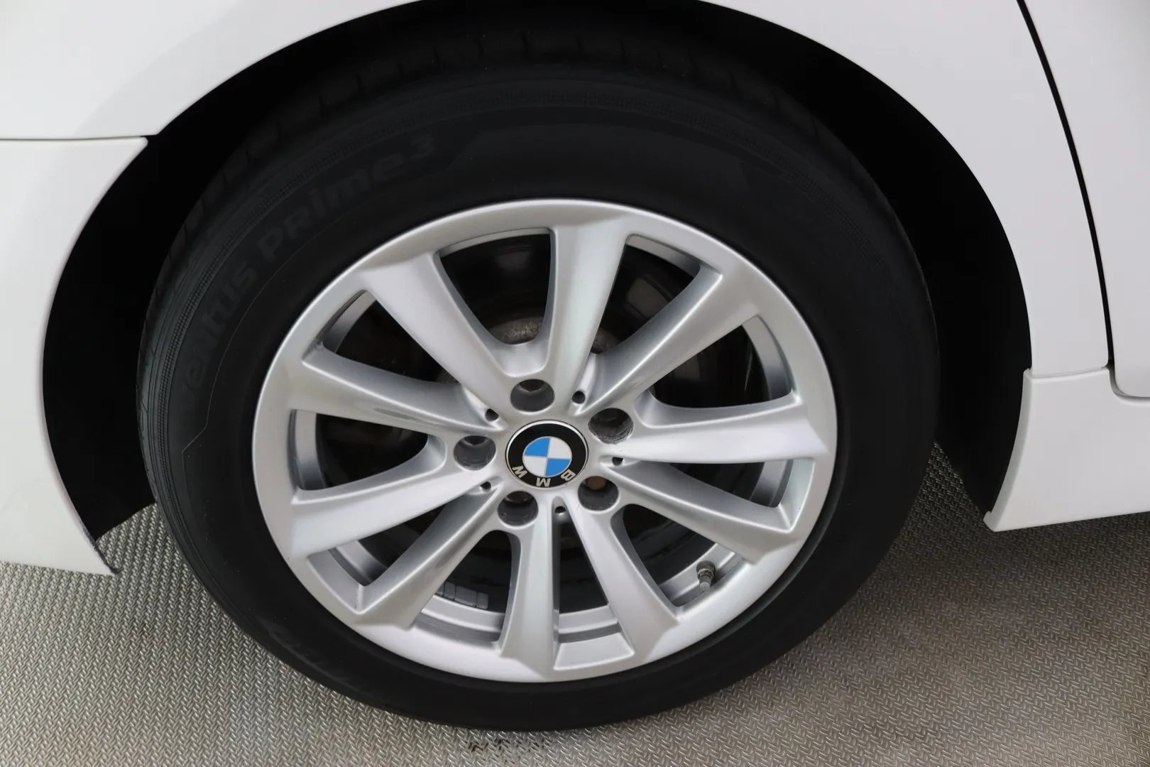 BMW 520 ILT-562 carousel image
