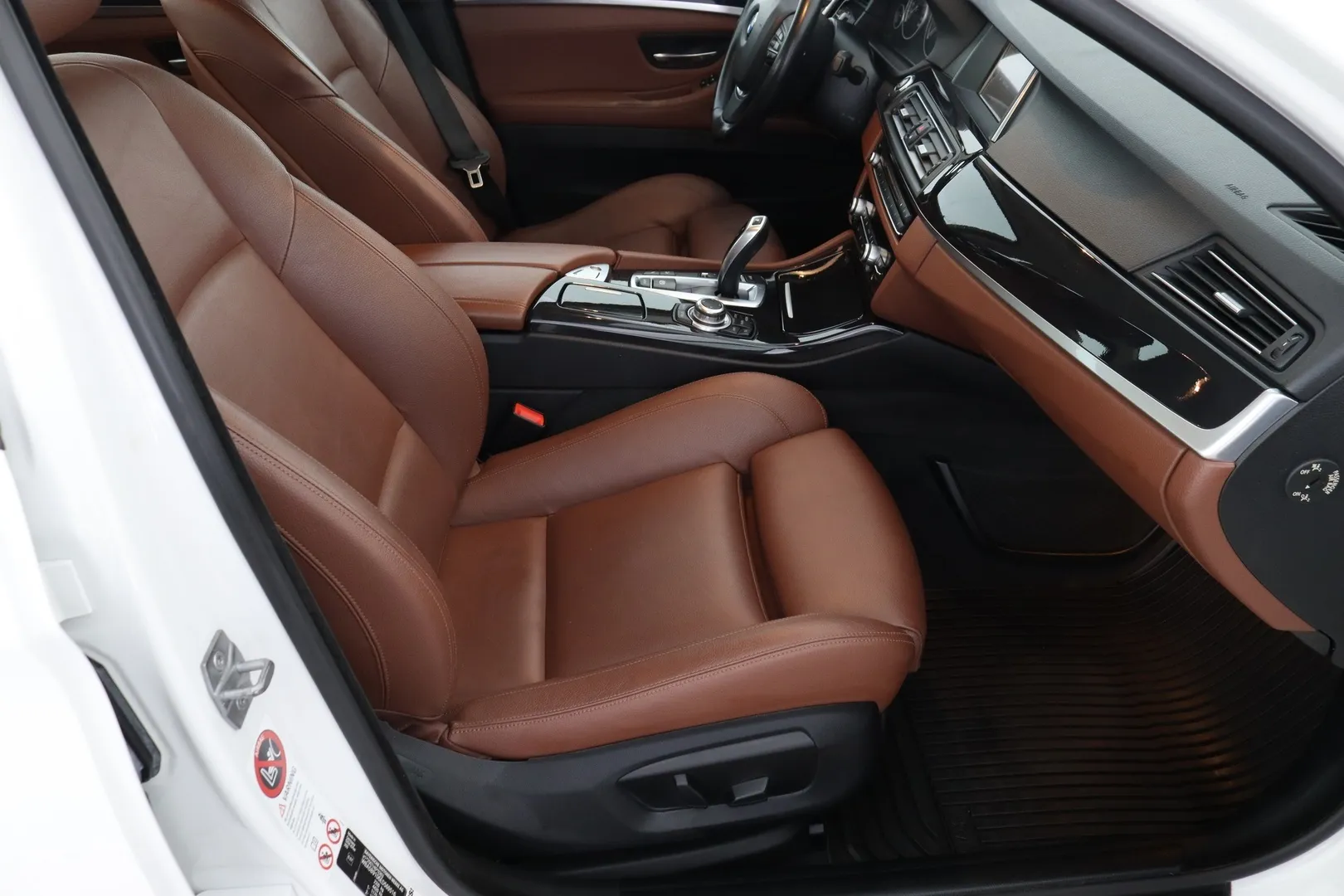 BMW 520 ILT-562 carousel image
