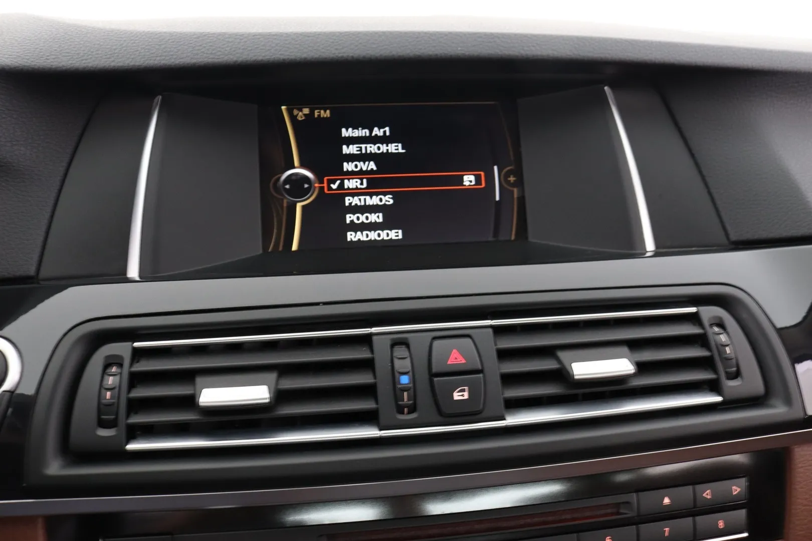 BMW 520 ILT-562 carousel image