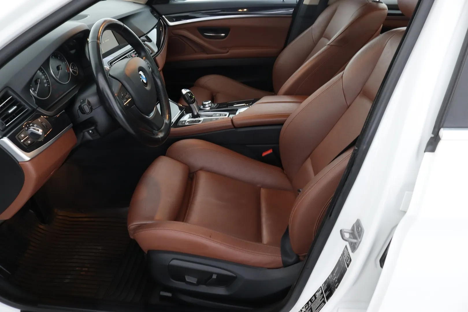 BMW 520 ILT-562 carousel image