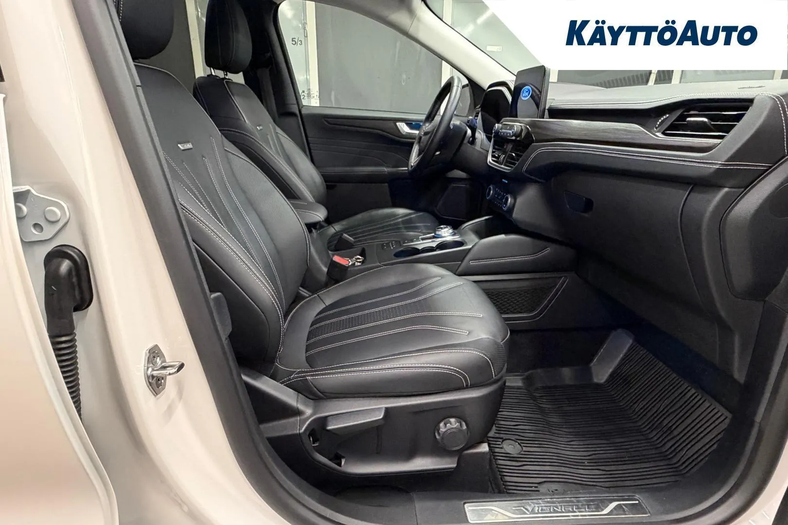 Ford Kuga YKY-548 carousel image