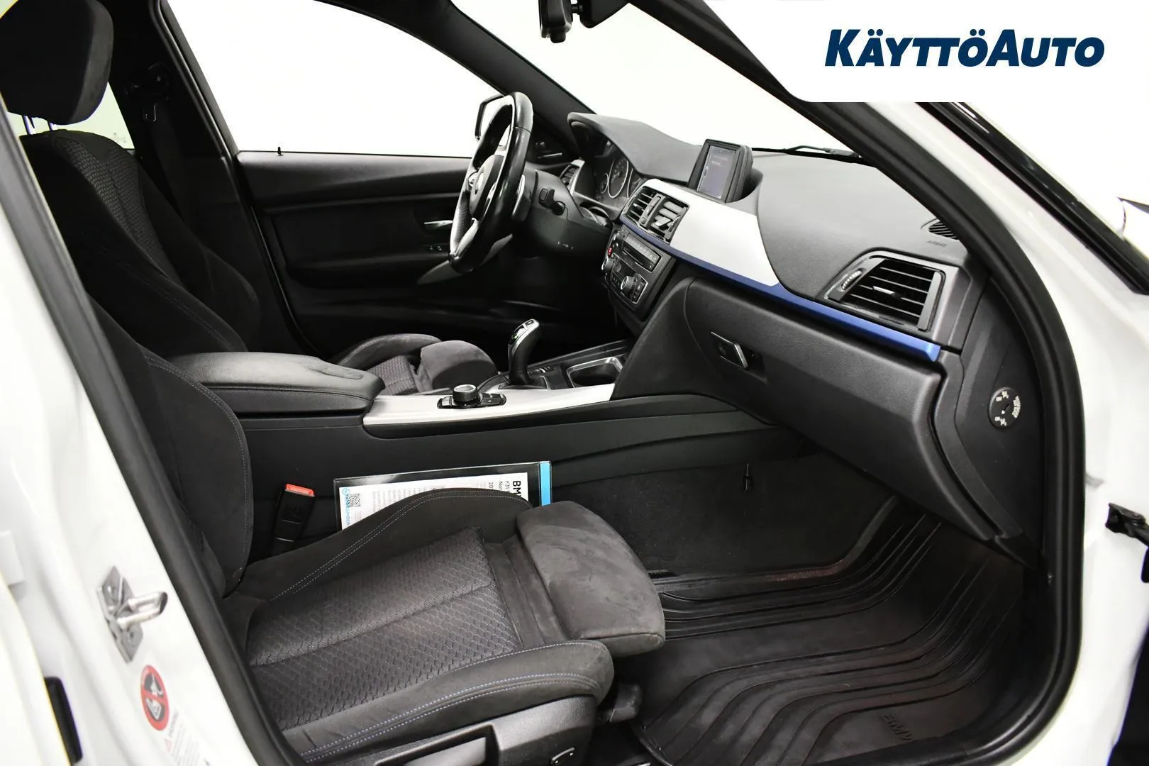 BMW 320 YIR-145 carousel image